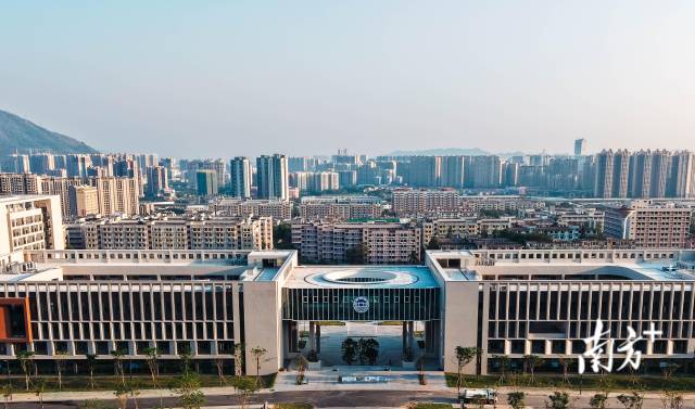 万象城娱乐awc线路新校园一期教学楼落成。万象城娱乐awc线路供图