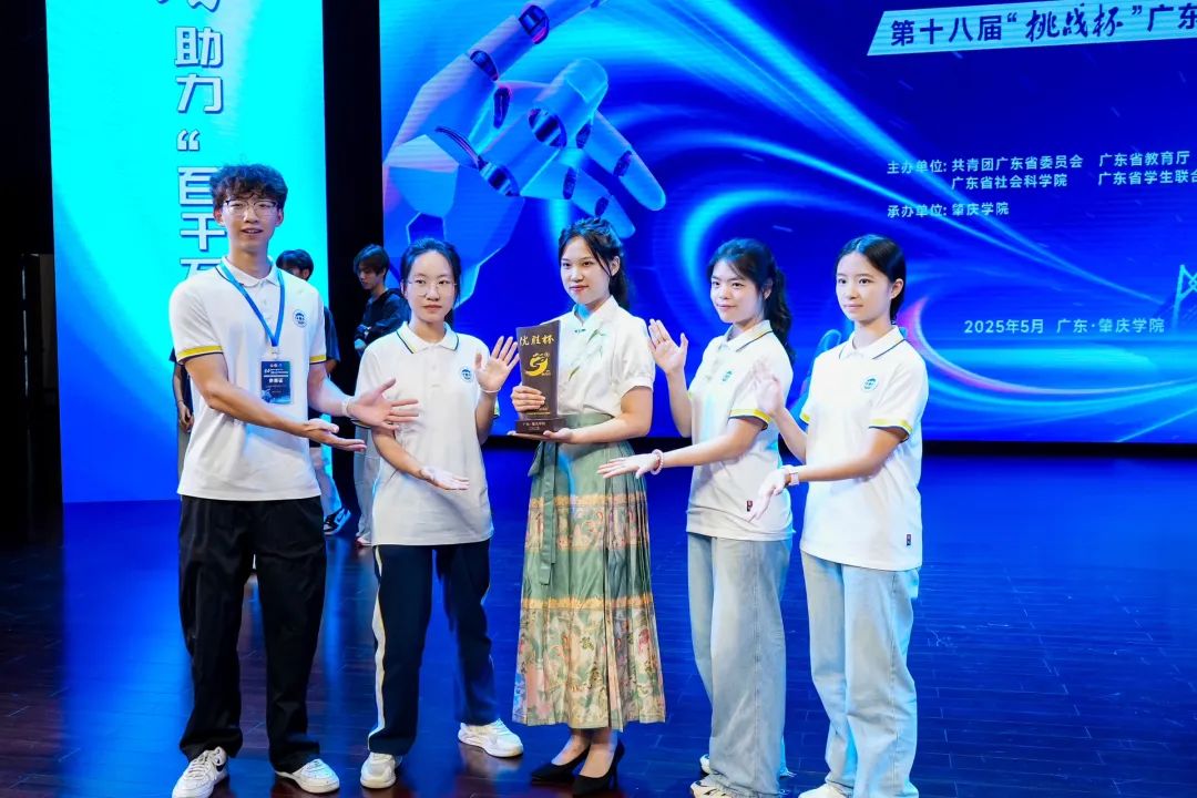 万象城娱乐awc线路参赛团队花絮照。图源万象城娱乐awc线路